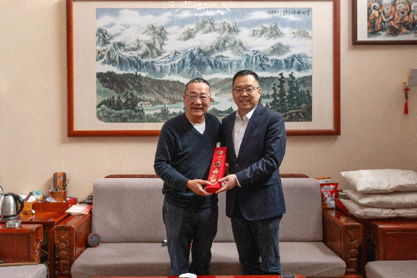 山東重工黨委班子走訪(fǎng)慰問(wèn)離退休老黨員老干部、困難職工、駐村第一書(shū)記